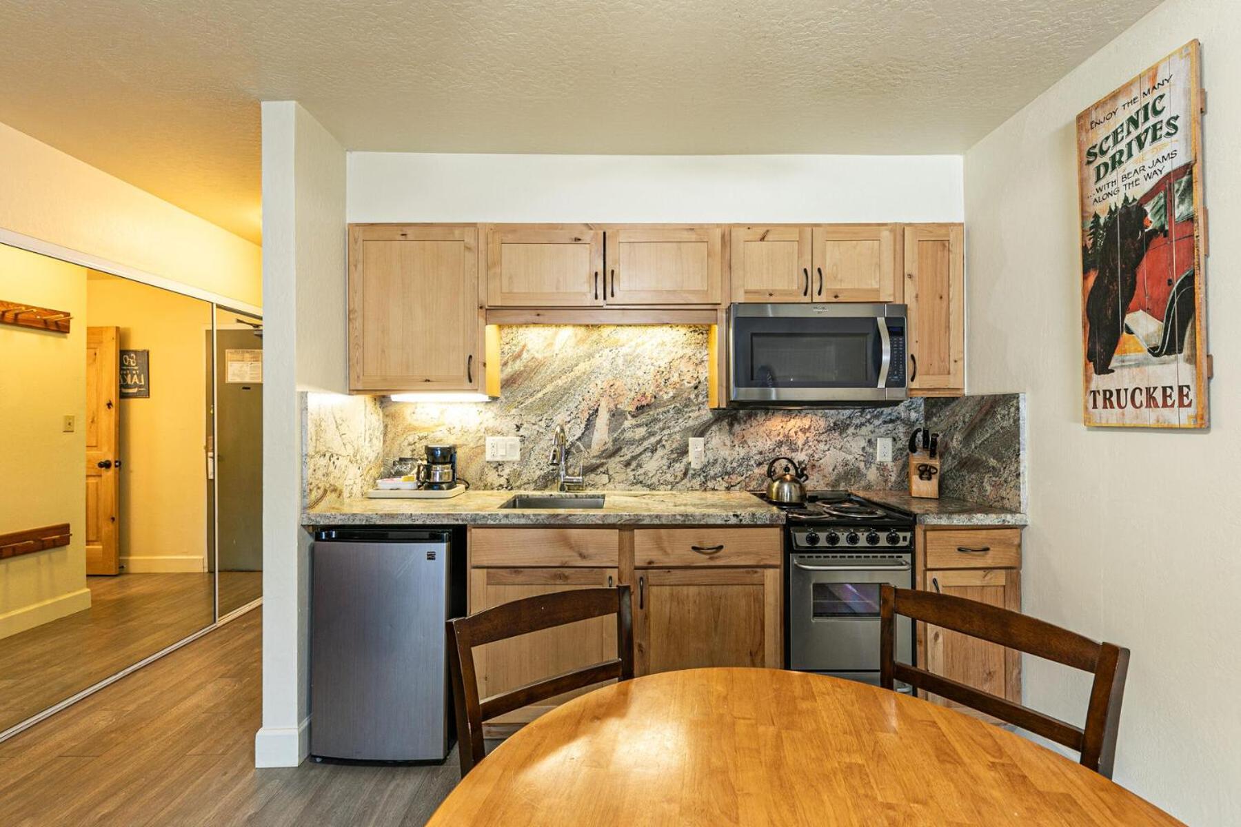 Charming Queen Studio Deluxe W/Balcony #233 At Donner Lake Village Тракі Екстер'єр фото