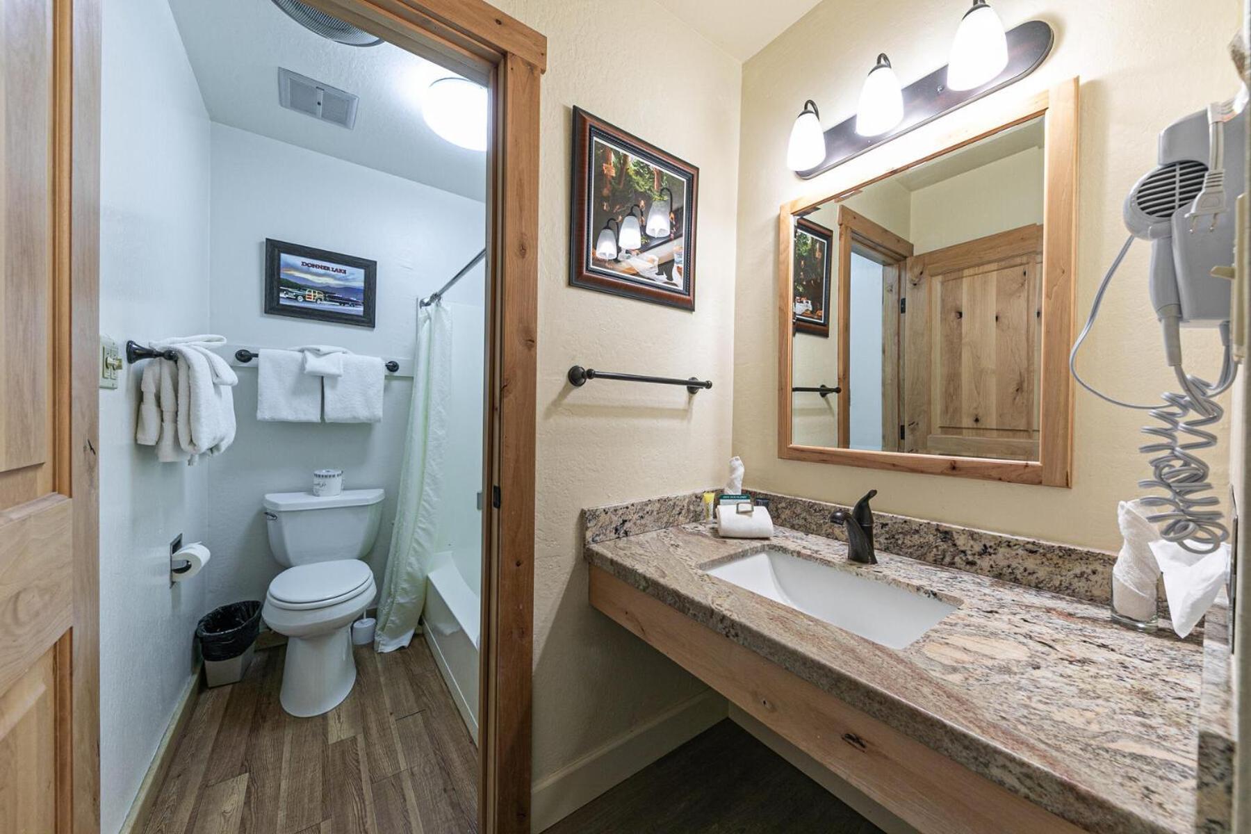 Charming Queen Studio Deluxe W/Balcony #233 At Donner Lake Village Тракі Екстер'єр фото